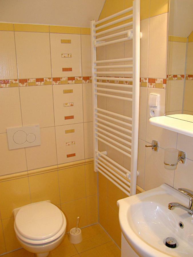 Apartmany Ilona โรกีนีซ นัด ยีเซอโร ภายนอก รูปภาพ