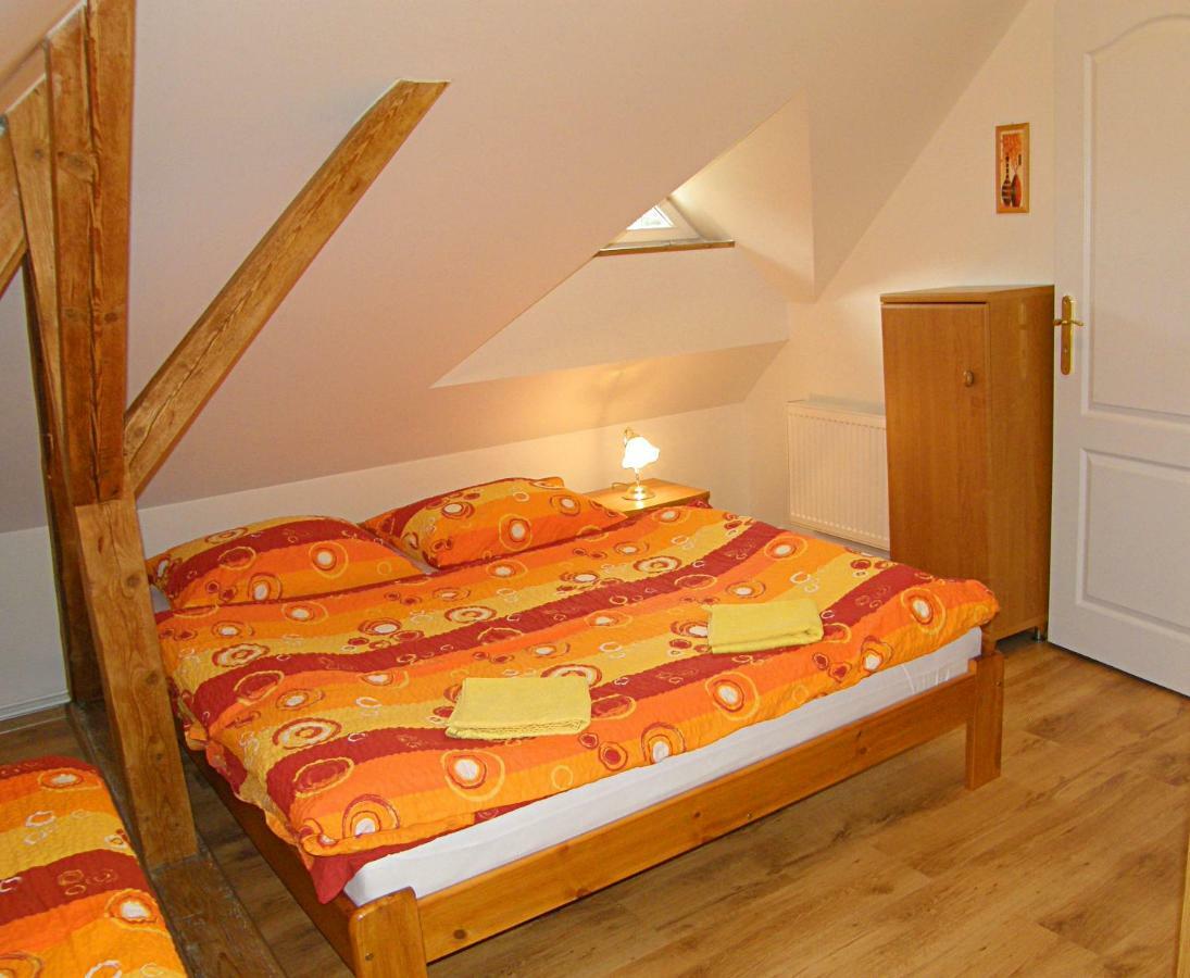 Apartmany Ilona โรกีนีซ นัด ยีเซอโร ภายนอก รูปภาพ