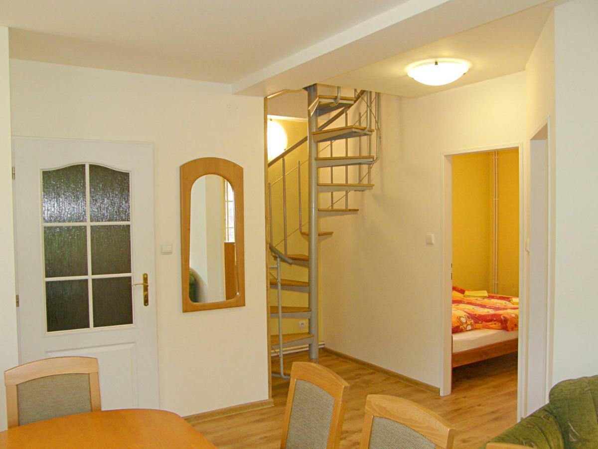 Apartmany Ilona โรกีนีซ นัด ยีเซอโร ภายนอก รูปภาพ
