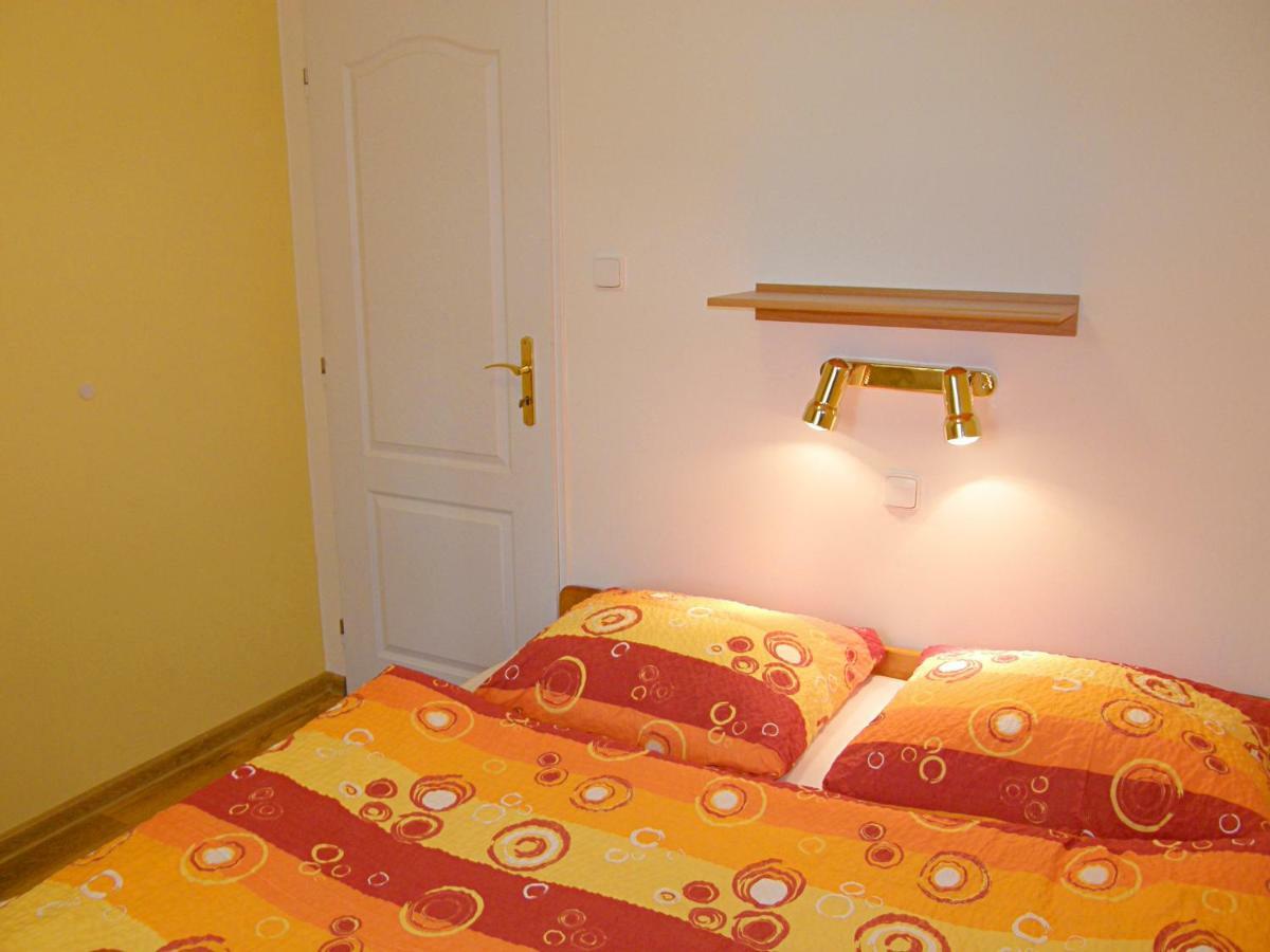 Apartmany Ilona โรกีนีซ นัด ยีเซอโร ภายนอก รูปภาพ