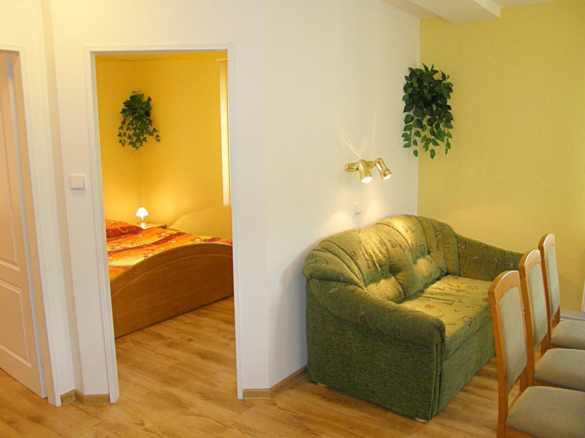 Apartmany Ilona โรกีนีซ นัด ยีเซอโร ภายนอก รูปภาพ