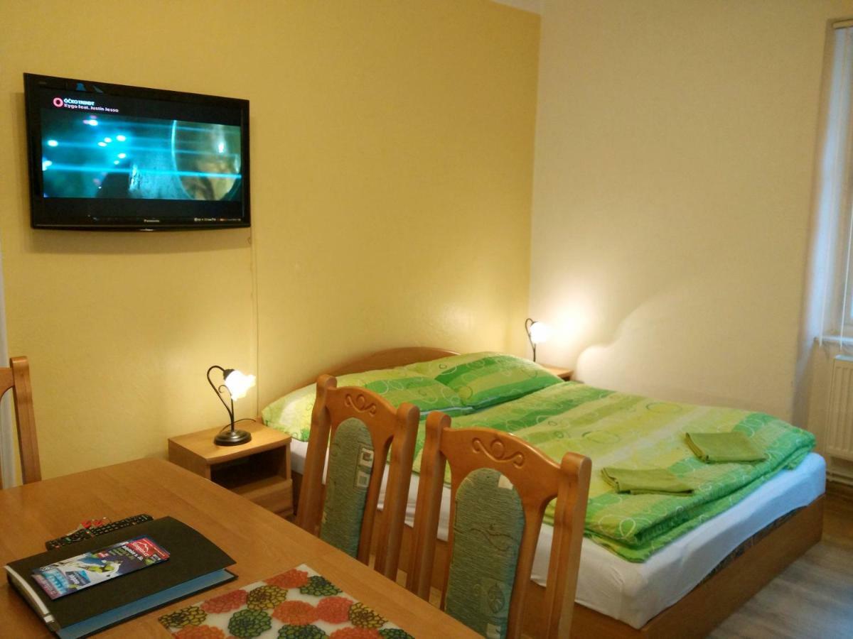 Apartmany Ilona โรกีนีซ นัด ยีเซอโร ภายนอก รูปภาพ