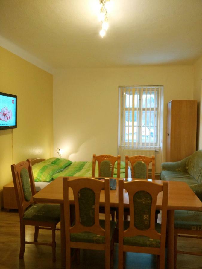 Apartmany Ilona โรกีนีซ นัด ยีเซอโร ภายนอก รูปภาพ